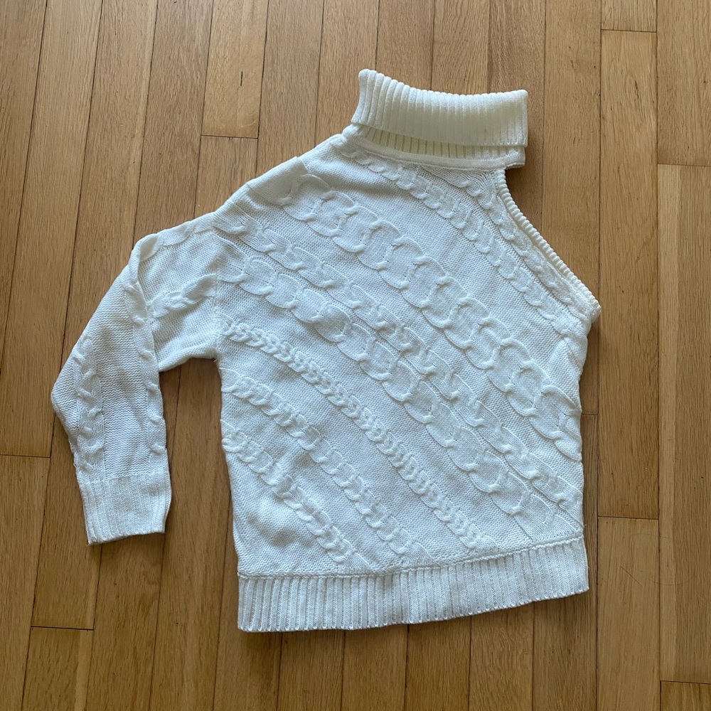 WHITE TURTLENECK SWEARER , one arm sleeve ( left is open ) size XS, S